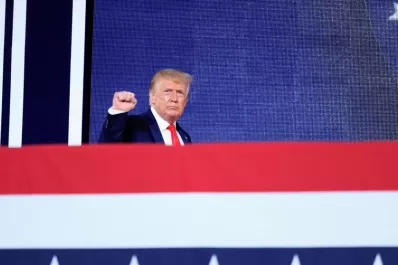 Pese al avance del coronavirus, Trump planea masiva celebración por la Independencia de EEUU