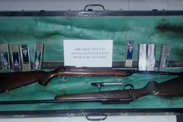 Fueron por un caso de violencia de género y se encontraron con armas y municiones