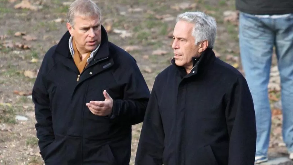 AMIGOS. El duque de York y Epstein compartieron fiestas y viajes.   ARCHIVO