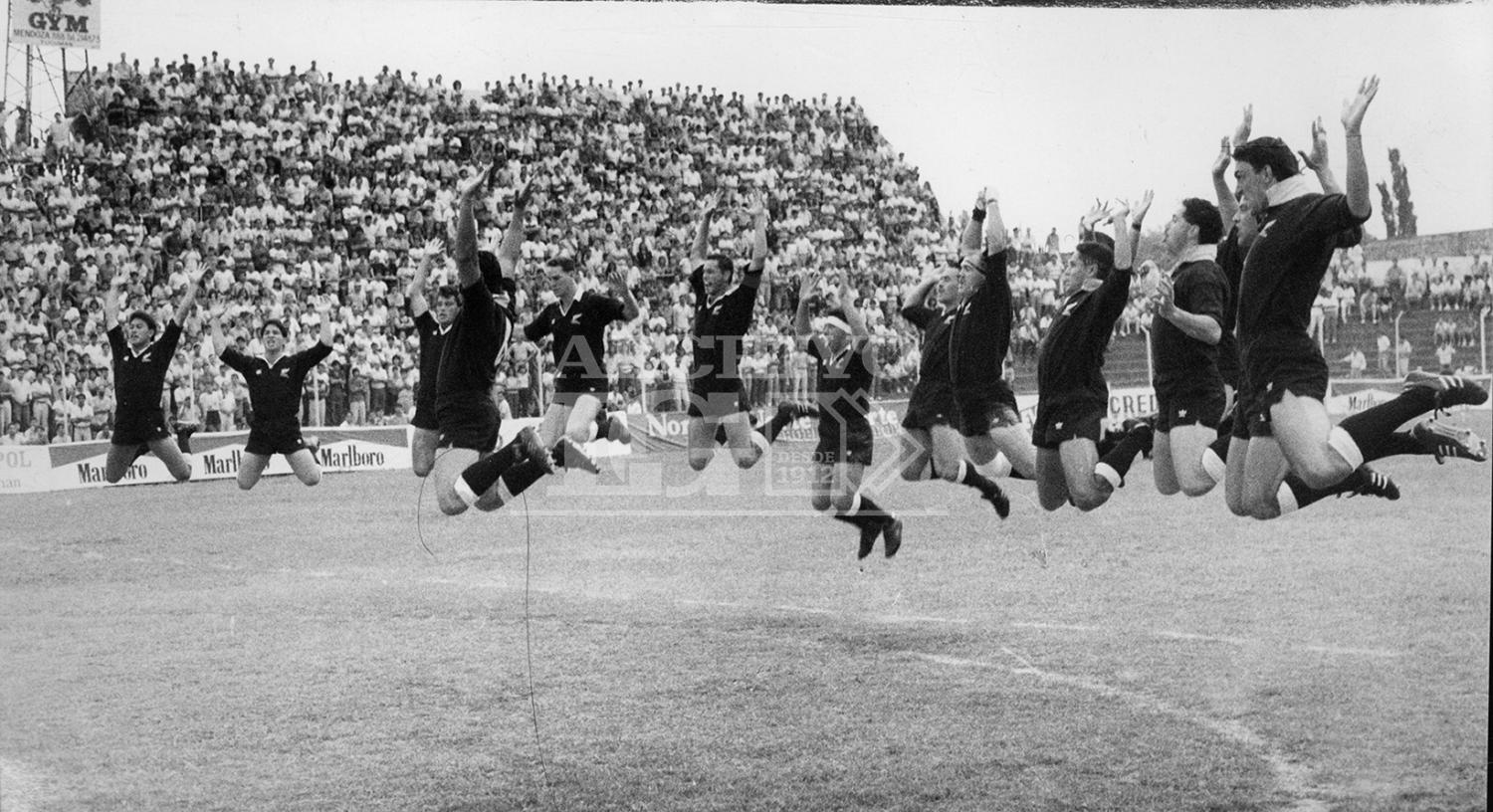 HAKA. La danza tradicional de los neozelandeses fue un momento para el recuerdo. Todo lo que sucedió después, más bien para el olvido.