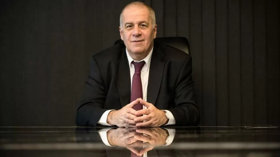 EL NUEVO PROTAGONISTA. Fernando Mitjans, presidente del tribunal de disciplina, debe decidir si hace lugar al pedido de Pablo Toviggino, que recusó a los miembros que fallaron a favor de Roberto Sagra. 