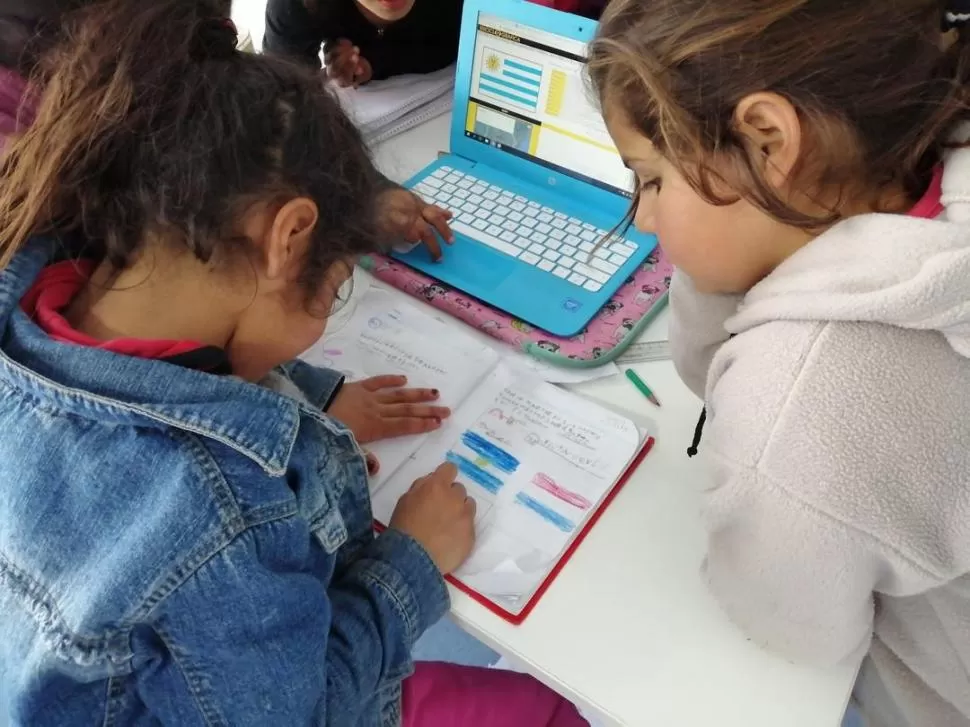 EL REGRESO AL AULA. Según el ministro, “será presencial y virtual a la vez. Será gradual pero universal”. TÉLAM 