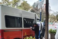 Por el paro de colectivos, comerciantes trasladaron a sus empleados en transportes escolares