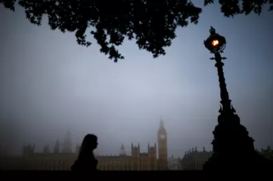 La OMS analiza un estudio científico que advierte que la covid-19 se transmite por vía aérea