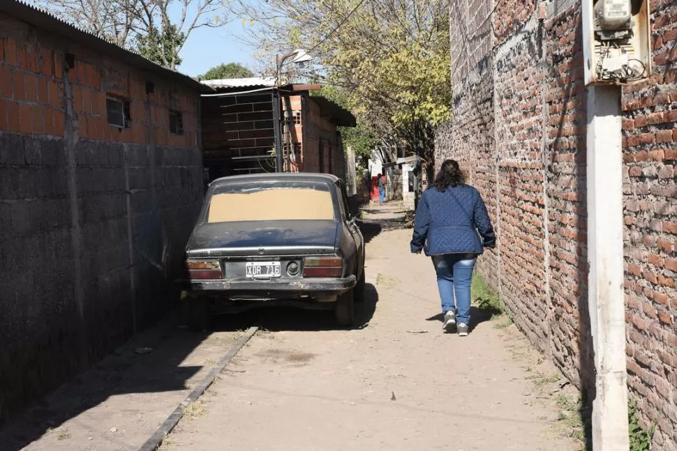 HOGAR. Érica y sus hermana vivían con sus abuelos en las ex vías del tren.  la gaceta / foto de josé nuno