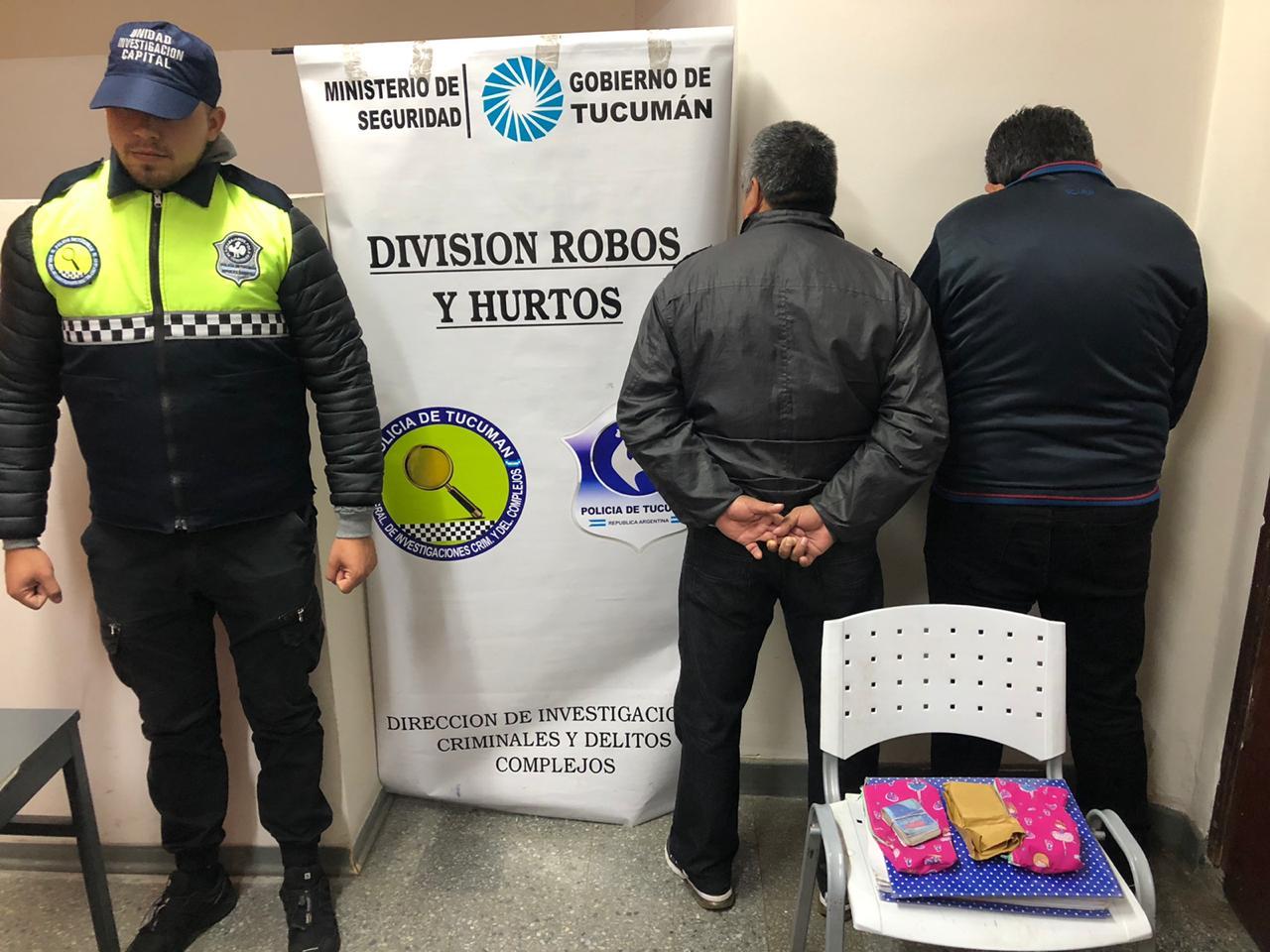 DETENIDOS. Los sospechosos, junto al secuestro. Foto: Ministerio de Seguridad.