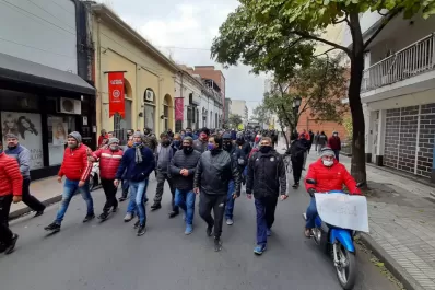 UTA se moviliza por el atraso en los pagos: deben $78.500 promedio a cada trabajador