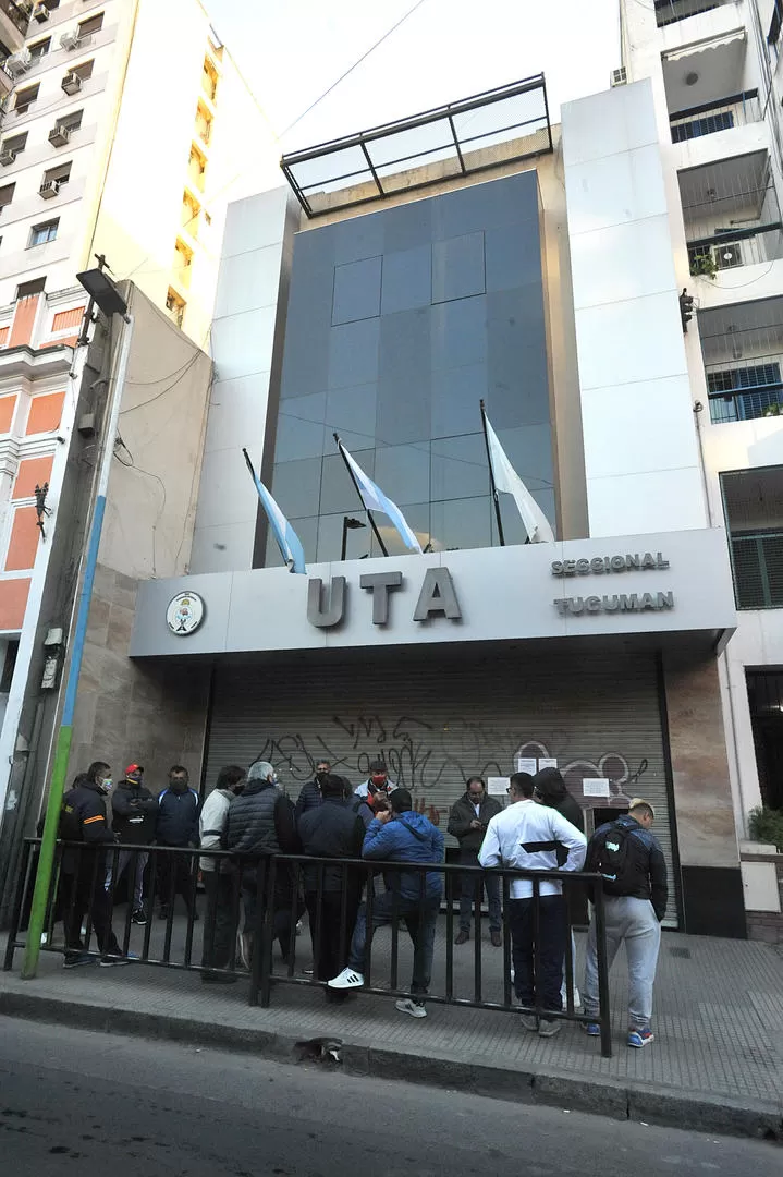 UNA SEMANA SIN COLECTIVOS. El conflicto de UTA se nacionalizó y varias provincias sufren los paros. 