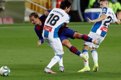 Barcelona se quedó con el clásico catalán y mandó al Espanyol al descenso