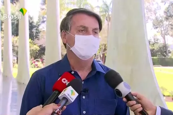 Mientras se recupera, Bolsonaro dice que ningún país preservó la vida como Brasil