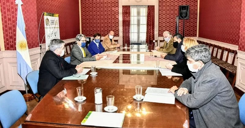 MESA DE TRABAJO. Diputados y senadores, en la reunión con la FET. Foto: Prensa Federación Económica.