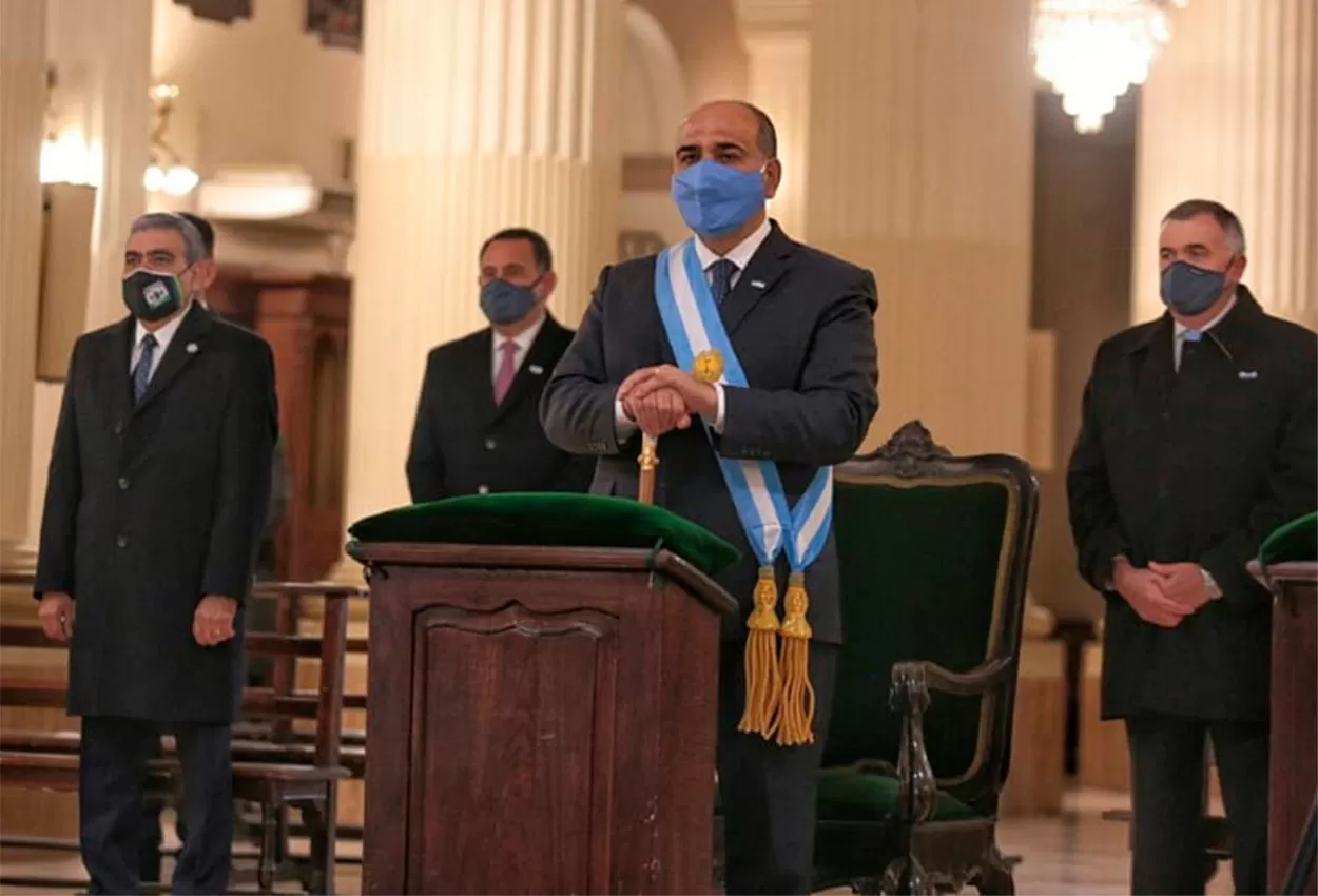 EN LA CATEDRAL. Alfaro, Amado y Jaldo, detrás de Manzur.