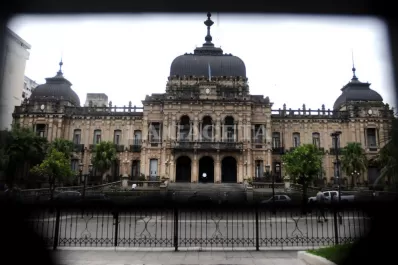 La ministra Vargas Aignasse justificó las subas en las tarifas de luz y de agua