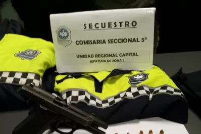 Padre e hijo se disfrazaban de policías para salir a robar