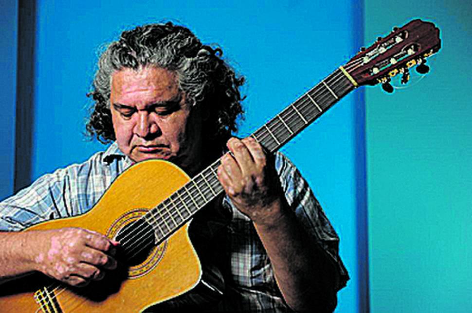 LUCHO HOYOS. El organizador.