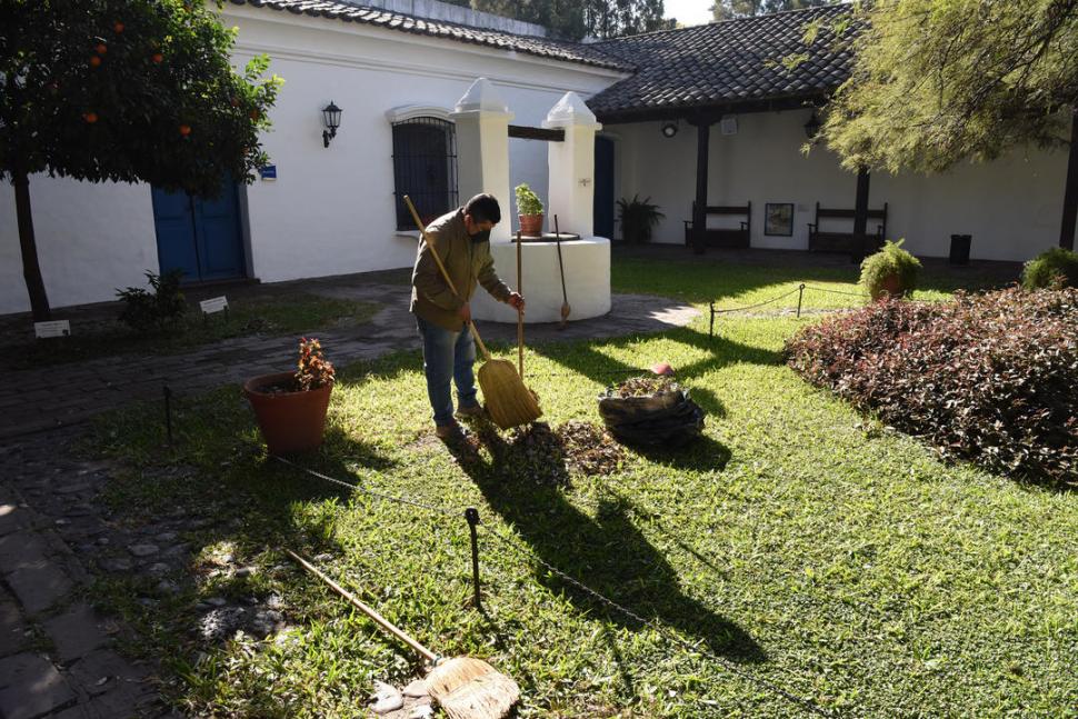 ASÍ AFUERA COMO ADENTRO. Los patios de la casa más importante de la historia nacional también fueron emprolijados.  