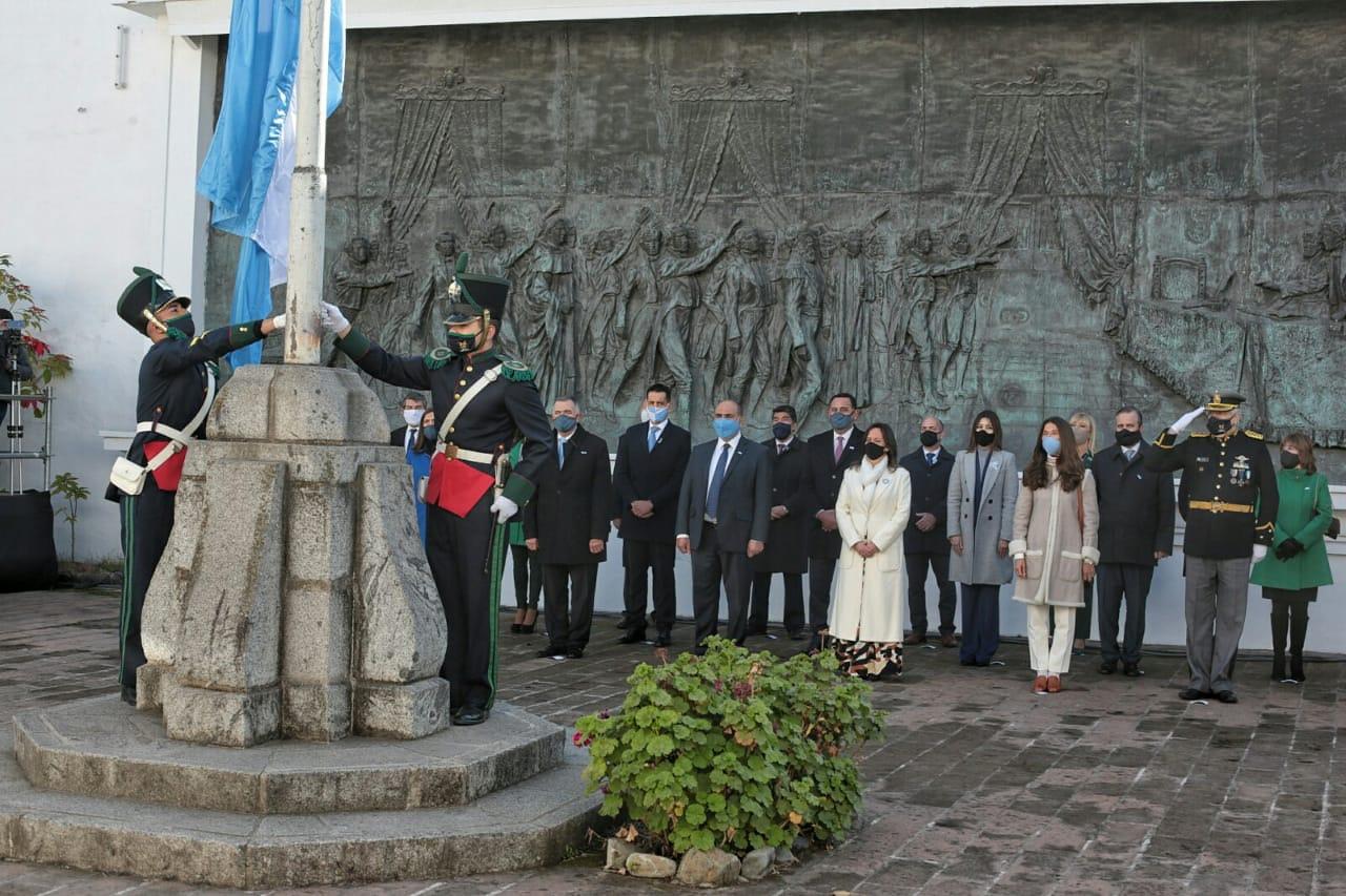 Manzur encabezó la solemnidad del homenaje a los próceres de la Independencia