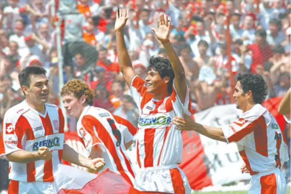 Clásico tucumano: el mediodía en el que la provincia se tiñó de rojo y blanco