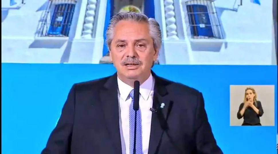 EMOCIÓN. A Fernández se le entrecortó la voz al destacar que los 24 gobernadores lo acompañaron durante el acto. as dfasdf asdfasdf asdfasdf asdfa sdfasdfasdf