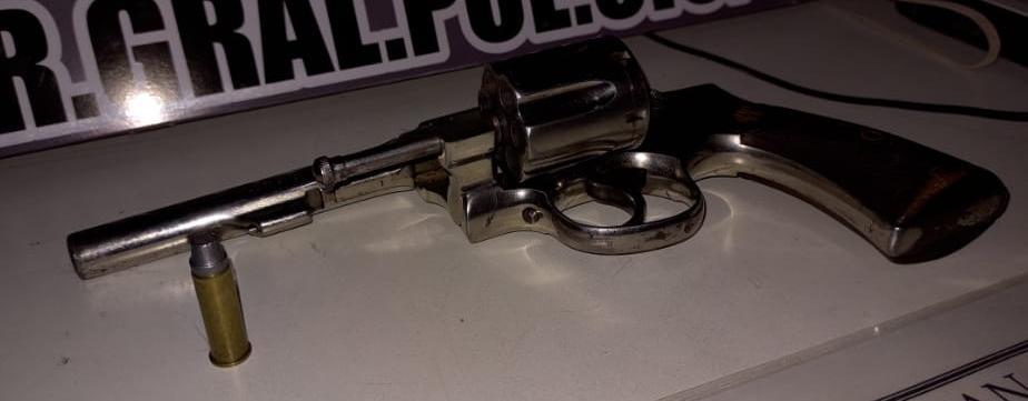 Atrapan a dos delincuentes en barrio Sur: uno de ellos es menor de edad y estaba armado