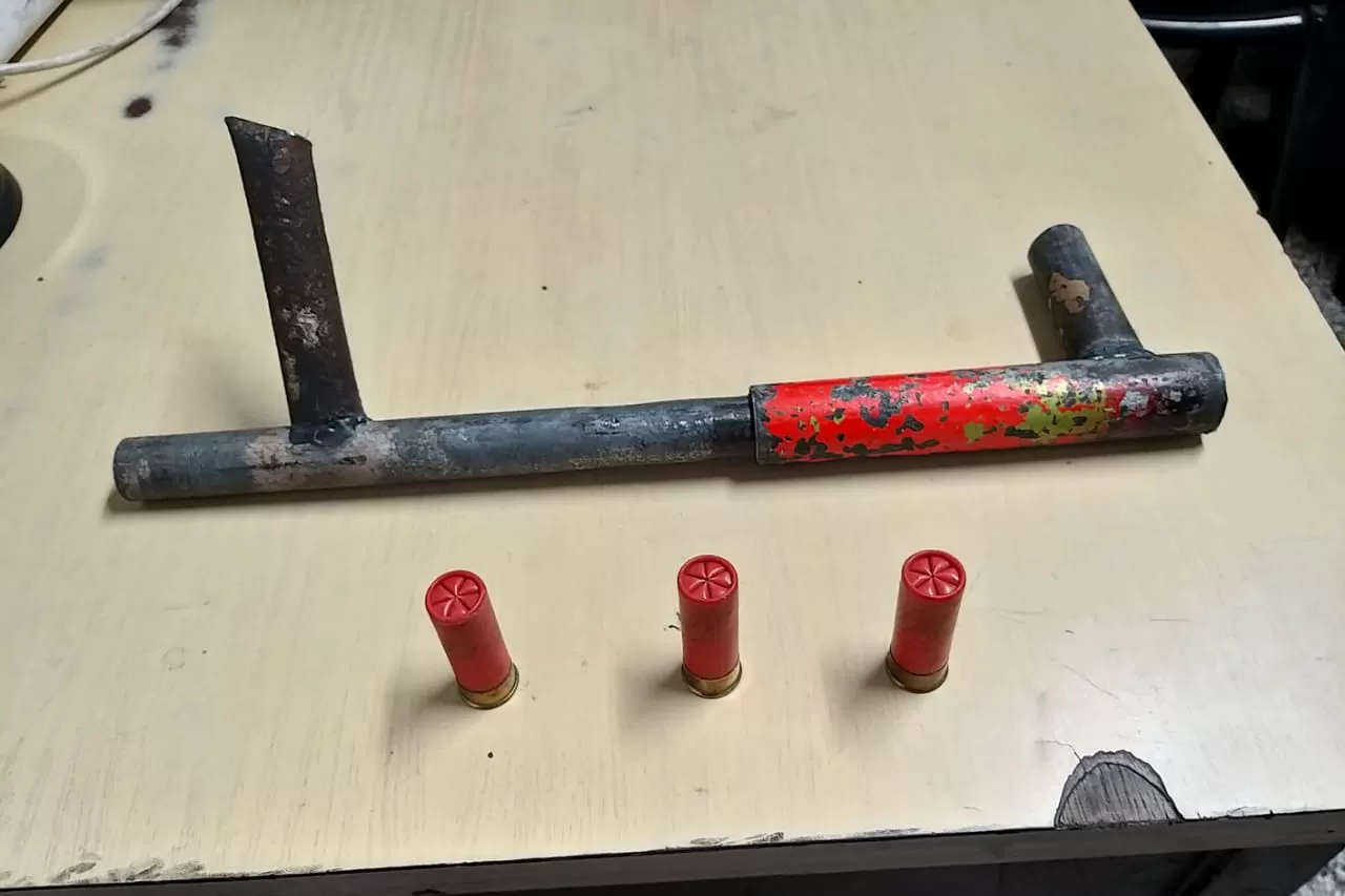 EL SECUESTRO. La tumbera, con tres cartuchos. Foto: Ministerio de Seguridad