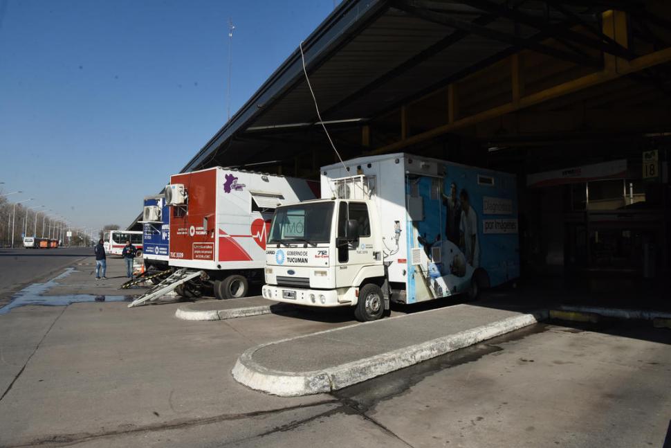 CONTRA EL CORONAVIRUS. En la Terminal se controla a los pasajeros.