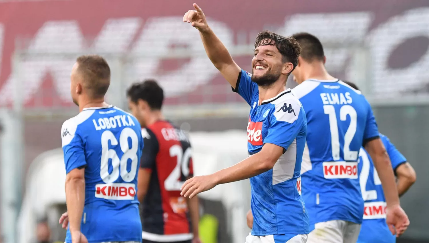 EN LA PELEA. Los napolitanos tienen la cabeza puesta en la Champions League, pero en el duelo de hoy se juegan la próxima temporada en Europa. 