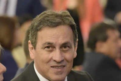 Versiones de tensiones en el bloque republicano