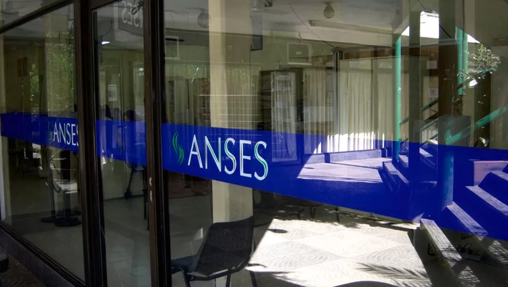 BENEFICIADOS. Además de las jubilaciones, mañana comenzarán a pagarse diversos programas sociales.