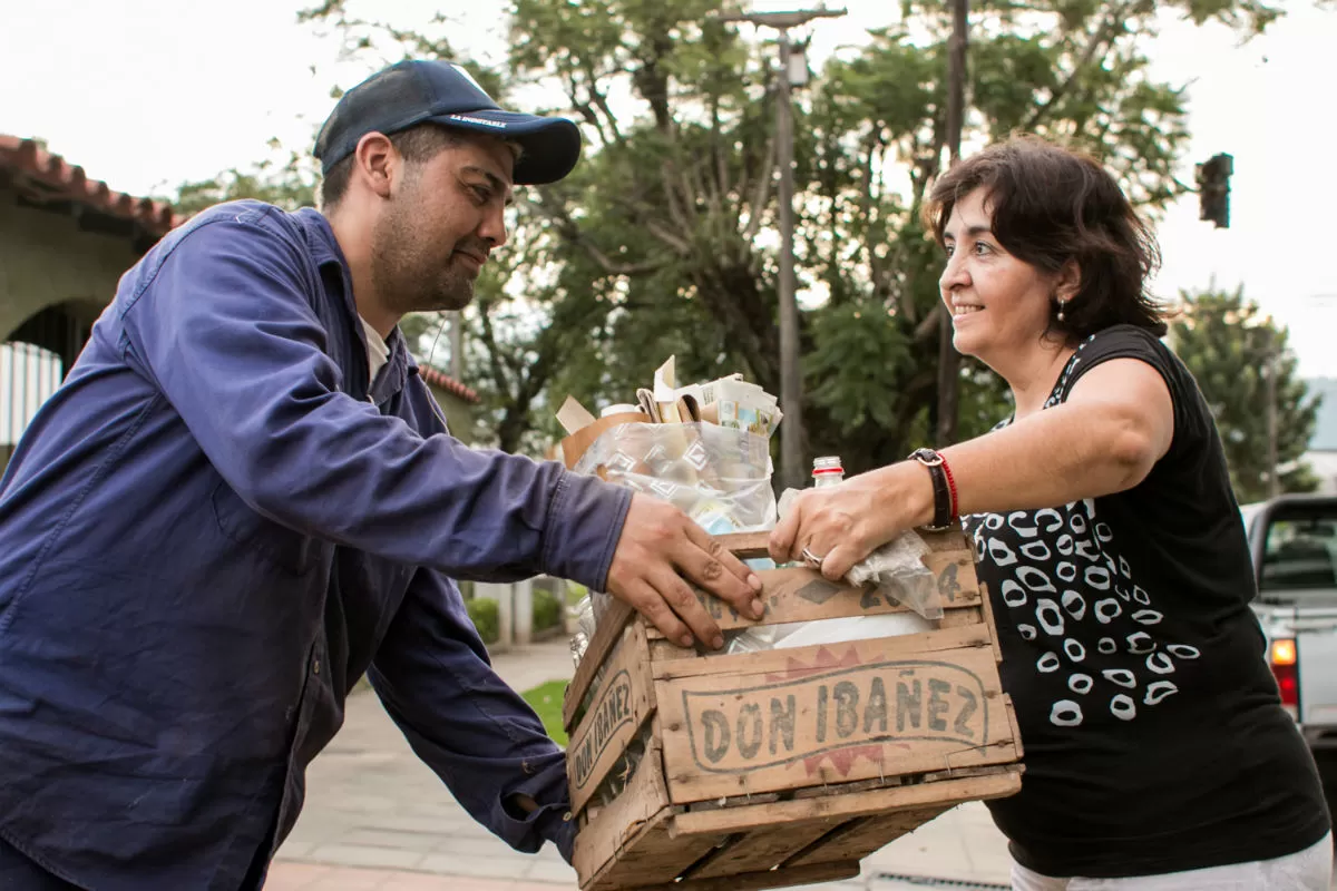 INICIATIVA. Los vecinos deben sacar sus residuos reciclables los miércoles a la noche. Foto: Municipalidad de YB