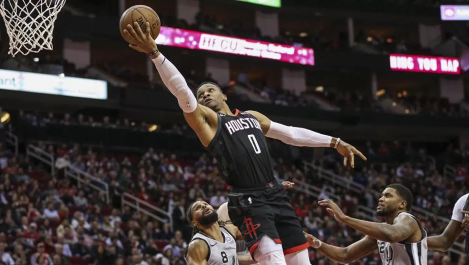 Russell Westbrook es uno de los tres jugadores co mayor cantidad de triples-doble en la NBA. (Reuters)