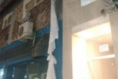 Insólito: cumplía la cuarentena en un hotel, ató sábanas y se fugo desde el balcón
