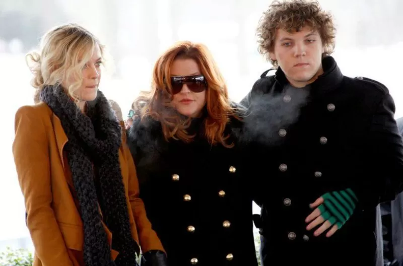 FAMILIA. Benjamin junto a su hermana y su madre.