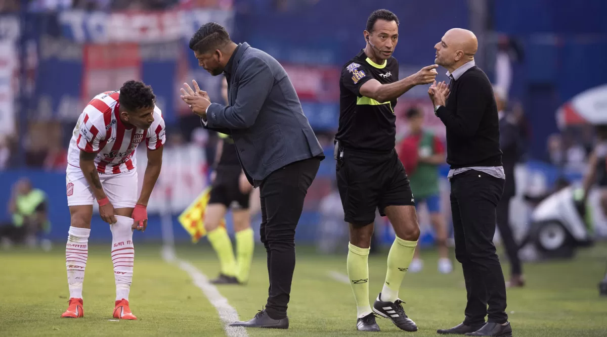 LOS SENTIMIENTOS NO CAMBIAN. La dupla técnica permanece en Buenos Aires a la espera de novedades. “Nuestro deseo es quedarnos en el club”, admitió Orsi. foto de matias nápoli escaler