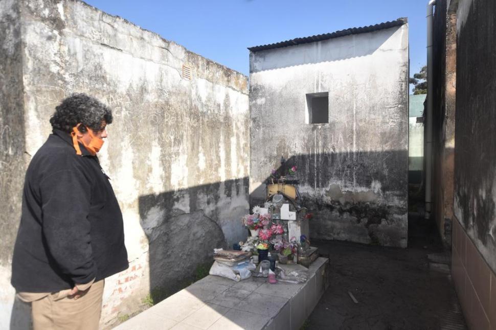 OFRENDA. La tumba de “Marianito” Córdoba en el cementerio.