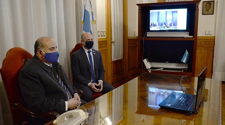 MANZUR, JUNTO A LICHTMAJER. Los funcionarios dialogan con Trotta, por videconferencia. Foto: Comunicación Pública.