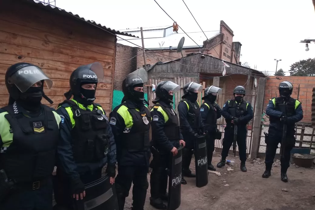 FUERTE CUSTODIA. Uniformados llevan adelante el operativo en San Cayetano. Foto: Ministerio de Seguridad