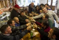 Día del amigo: reuniones controladas y bares abiertos