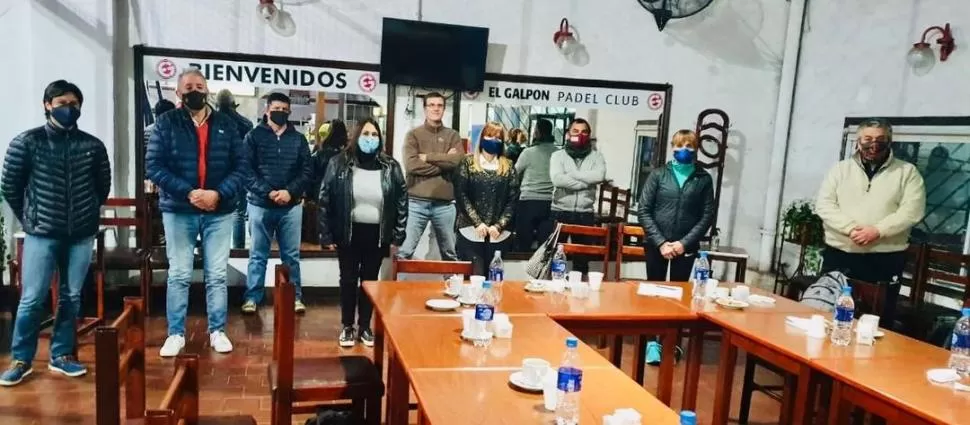 UNIDOS. En la foto, algunos de los presentes en la reunión efectuada en Santiago al 1.200. El orden del día fue discutir la postura por el encuentro promovido para hoy por la Confederación Argentina.  