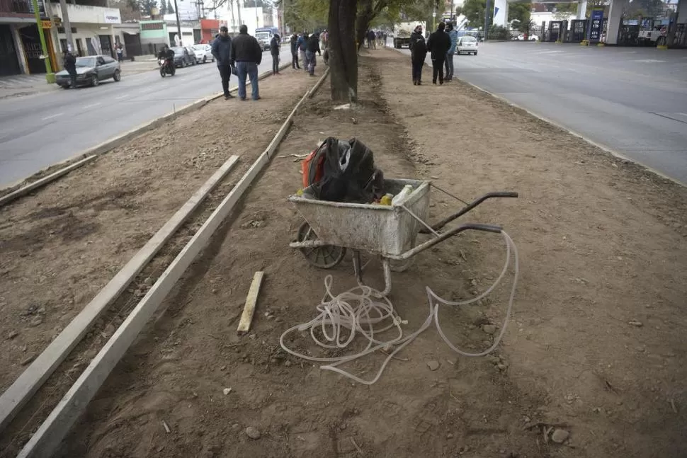 MOMENTO CERO. Ayer se iniciaron las obras en la avenida Kirchner. 