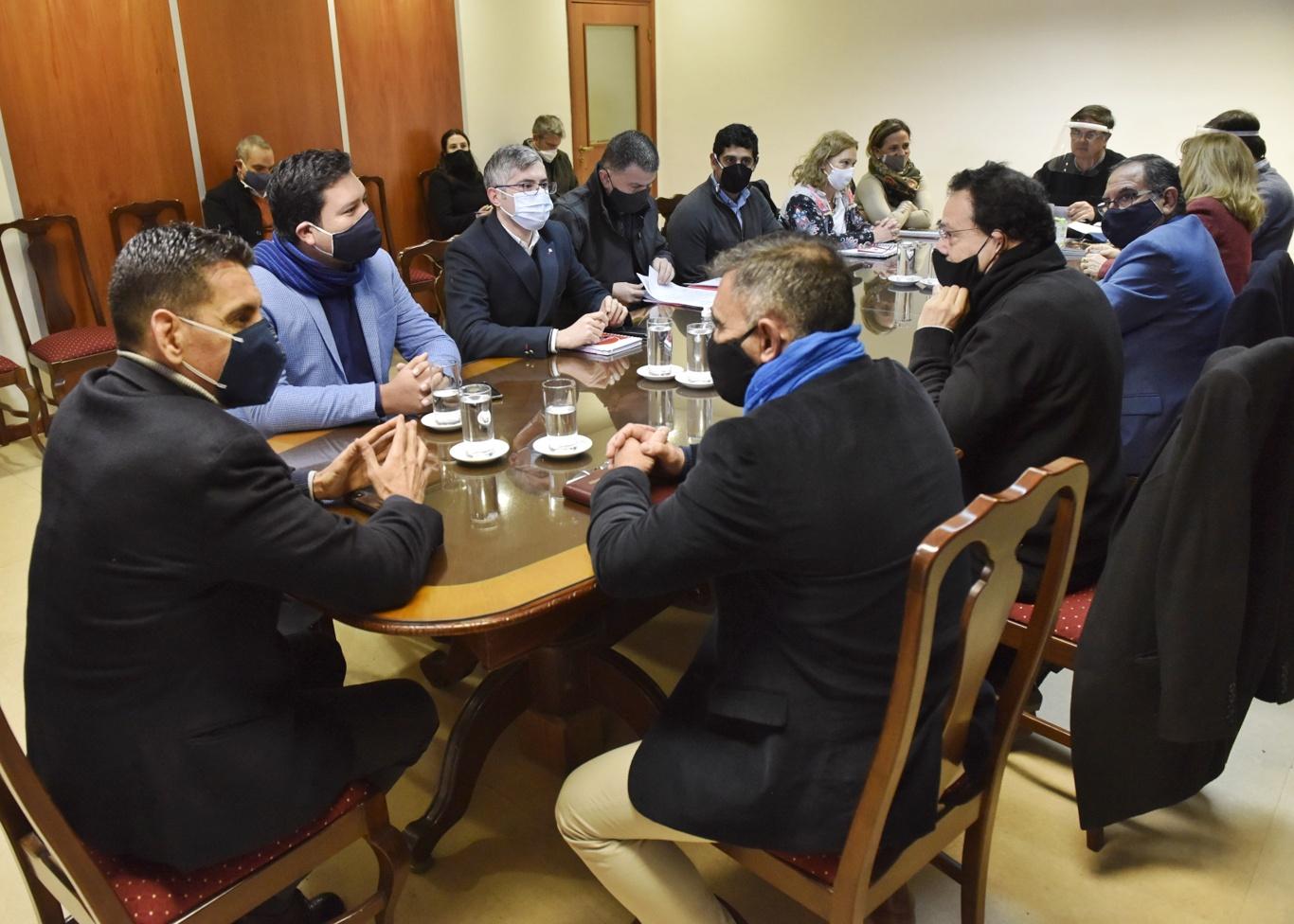 EN REUNIÓN. La comisión de Seguridad recibió a empresarios del rubro de la pirotecnia. Foto: Prensa HLT