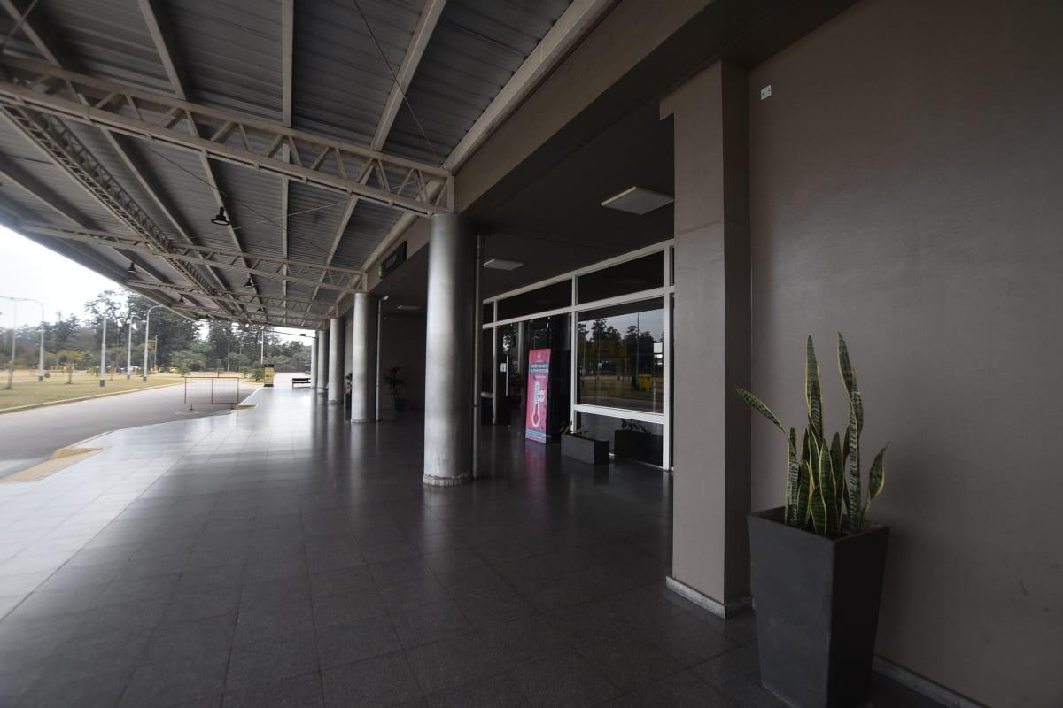 Sin pasajero ni movimiento comercial.