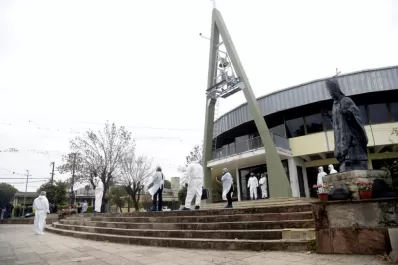 El padre Juárez habría reconocido a los asaltantes y por eso lo mataron de 14 puñaladas