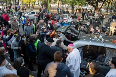 Una multitud, presente en el último adiós al padre Juárez