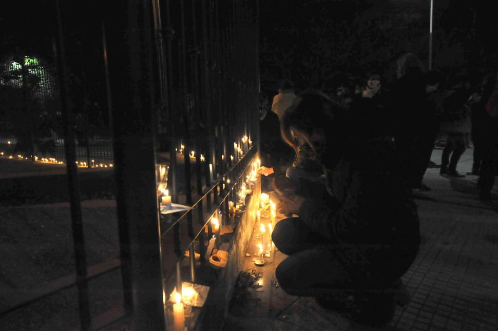 HOMENAJE Y OFRENDAS. Anoche los fieles se dieron cita en la capilla. la gaceta / foto de antonio ferroni