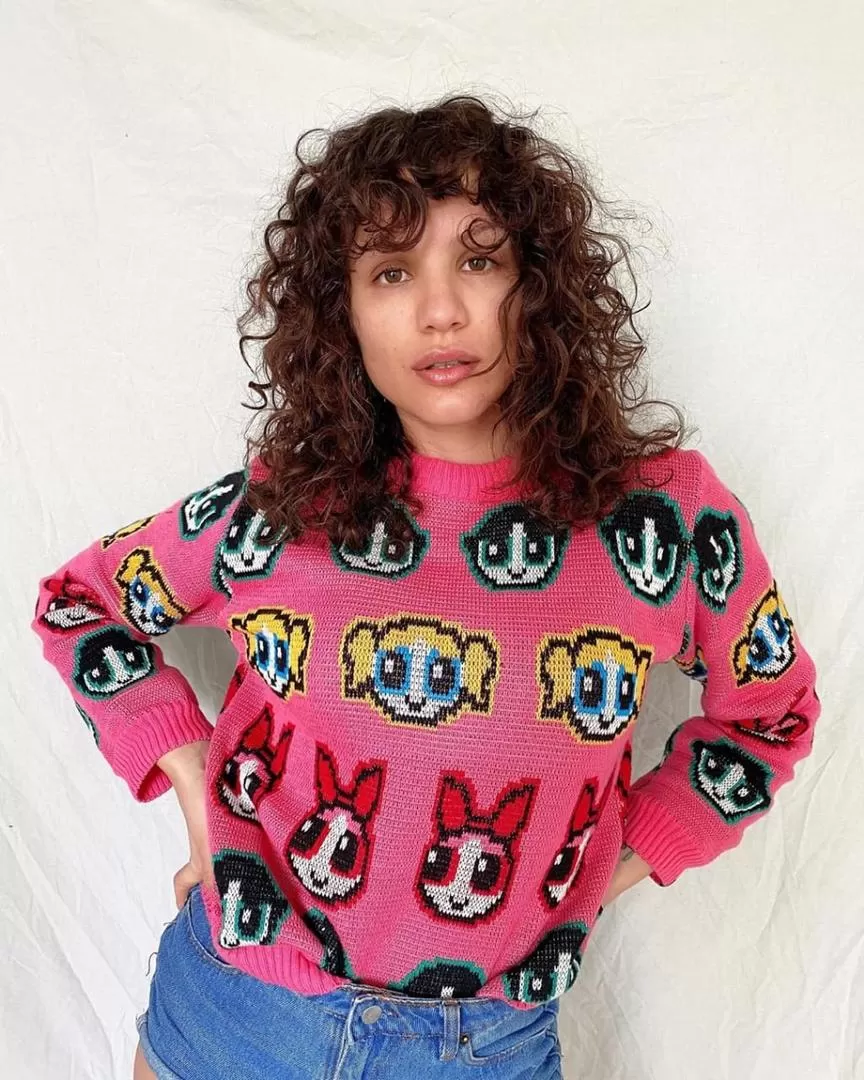 MARCAS. “This is feliz navidad” ofrece sweaters de dibujos animados. 