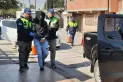 Por el crimen del cura, demoraron a un hombre durante el allanamiento