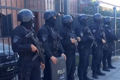 El crimen del párroco tuvo un inesperado giro: allanan la vivienda de un allegado a Juárez