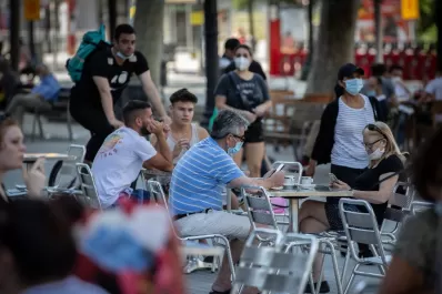 Se elevan las restricciones en Barcelona en medio del aumento de casos de covid-19