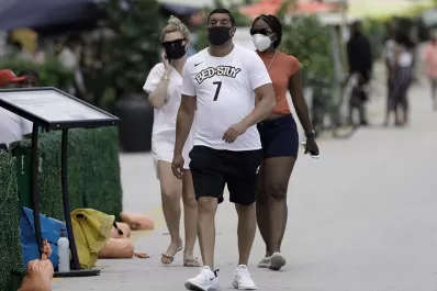 En EEUU, la covid-19 pisa fuerte en Florida que confirmó hoy casi 11.500 nuevos casos